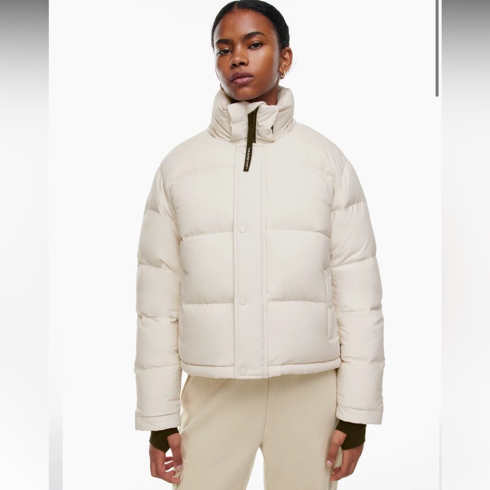 Aritzia Super Puff (shorty) in matte pearl